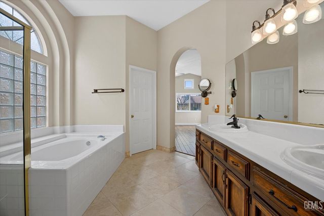 713 Quintana Drive, Bakersfield, CA 93314