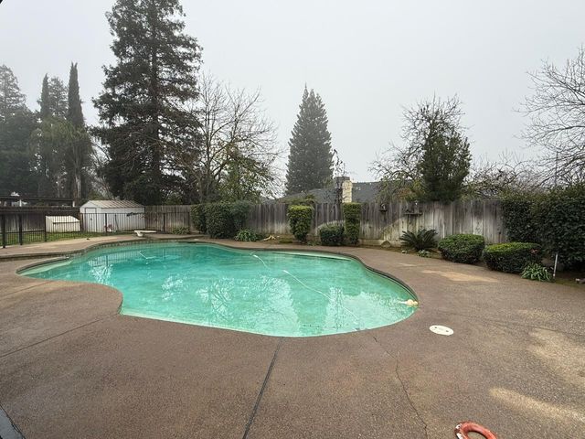 1389 W Warner Avenue, Fresno, CA 93711