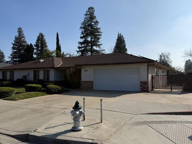 1389 W Warner Avenue, Fresno, CA 93711