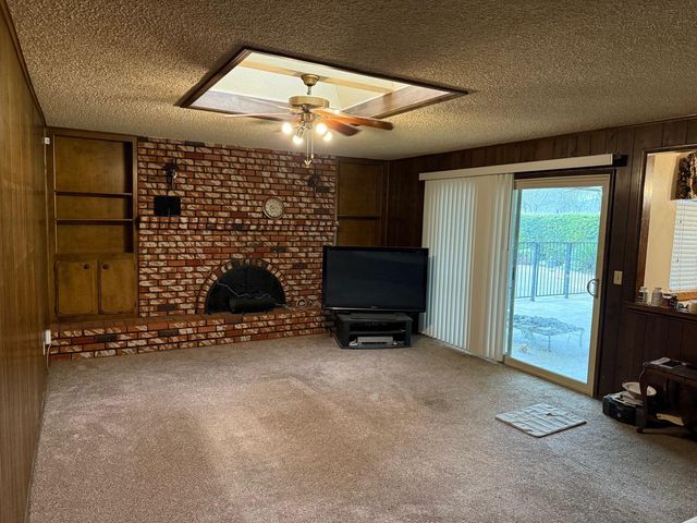 1389 W Warner Avenue, Fresno, CA 93711