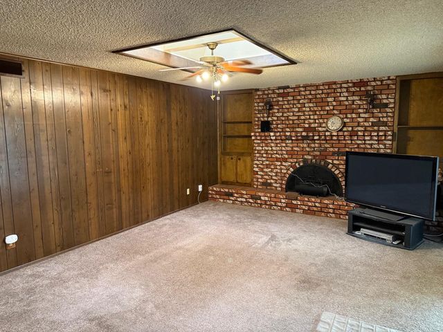 1389 W Warner Avenue, Fresno, CA 93711