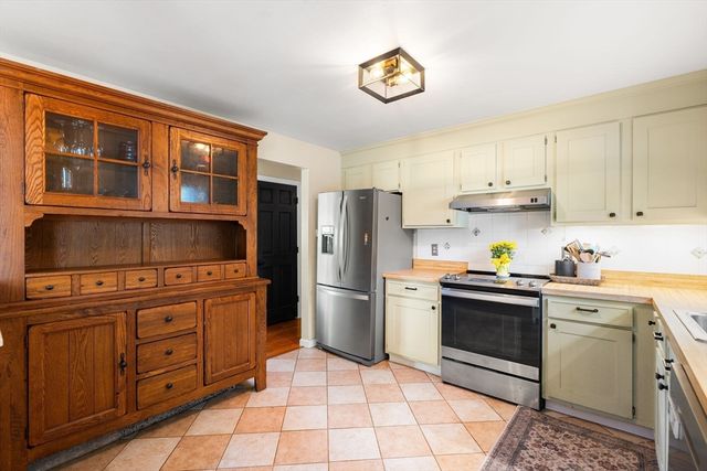 560 Auburn Street, Bridgewater, MA 02324