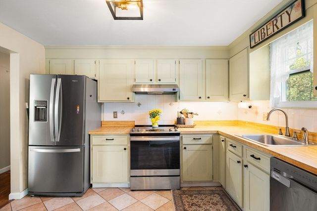 560 Auburn Street, Bridgewater, MA 02324