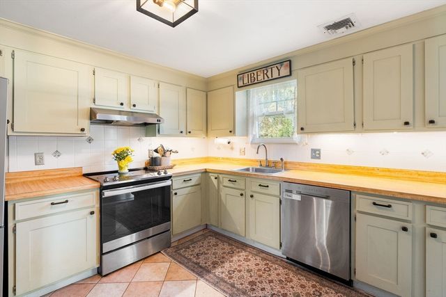 560 Auburn Street, Bridgewater, MA 02324