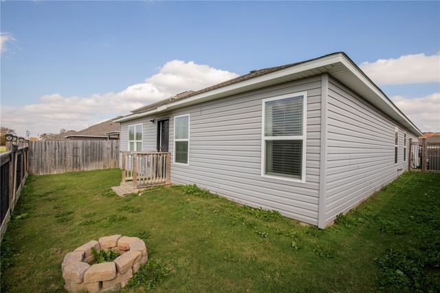 4878 W Hoover Loop, Fayetteville, AR 72704