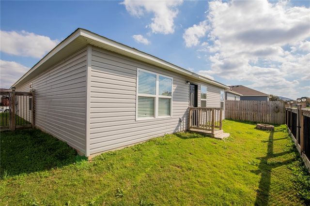 4878 W Hoover Loop, Fayetteville, AR 72704