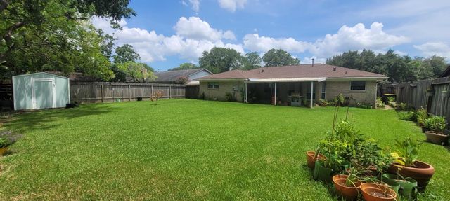 1807 Sleepy Creek Way, Pearland, TX 77581