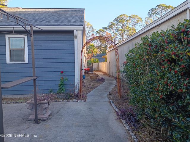 5561 MARINERS COVE Drive, Jacksonville, FL 32210