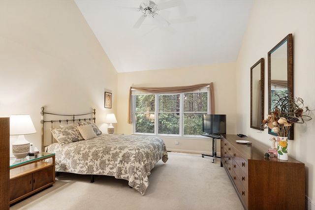 5 Chestnut Ln 5, Bedford, MA 01730