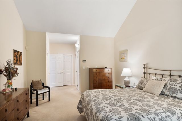 5 Chestnut Ln 5, Bedford, MA 01730