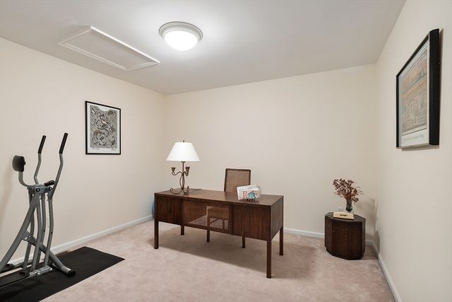 5 Chestnut Ln 5, Bedford, MA 01730