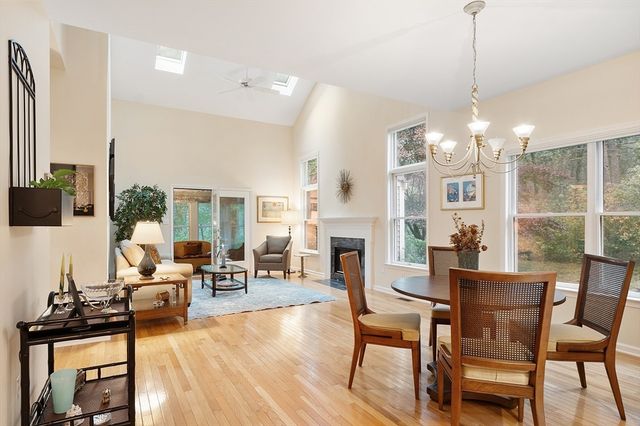 5 Chestnut Ln 5, Bedford, MA 01730