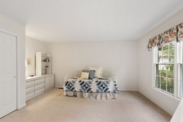 5 Chestnut Ln 5, Bedford, MA 01730