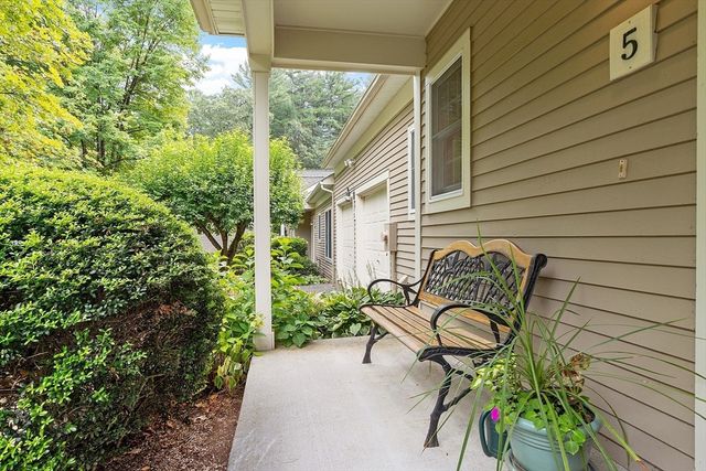 5 Chestnut Ln 5, Bedford, MA 01730