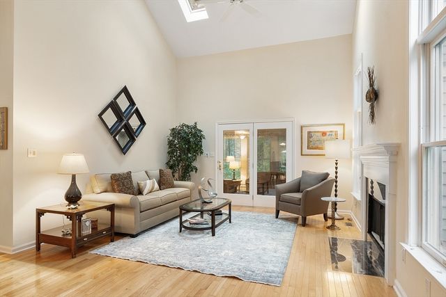 5 Chestnut Ln 5, Bedford, MA 01730