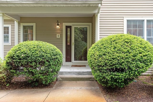 5 Chestnut Ln 5, Bedford, MA 01730