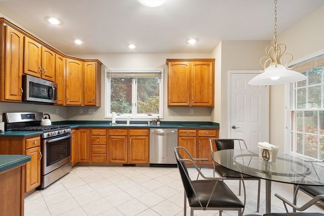 5 Chestnut Ln 5, Bedford, MA 01730