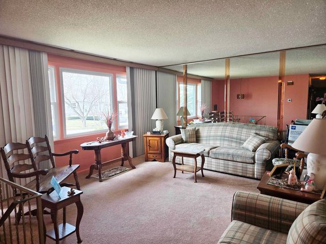 8811 W 92nd Street, Hickory Hills, IL 60457