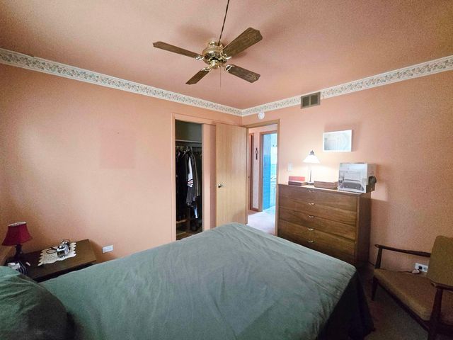 8811 W 92nd Street, Hickory Hills, IL 60457