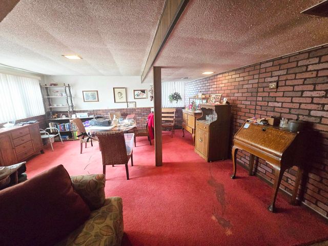 8811 W 92nd Street, Hickory Hills, IL 60457