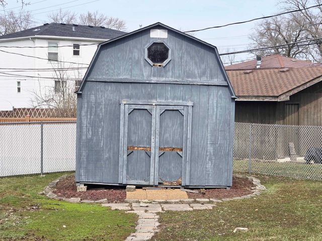 8811 W 92nd Street, Hickory Hills, IL 60457