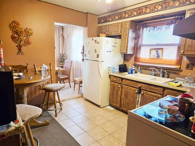 8811 W 92nd Street, Hickory Hills, IL 60457