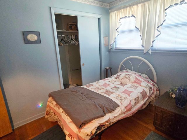 8811 W 92nd Street, Hickory Hills, IL 60457