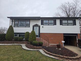 8811 W 92nd Street, Hickory Hills, IL 60457