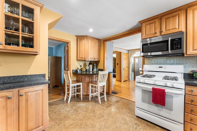 28 Hillcrest Rd, Braintree, MA 02184