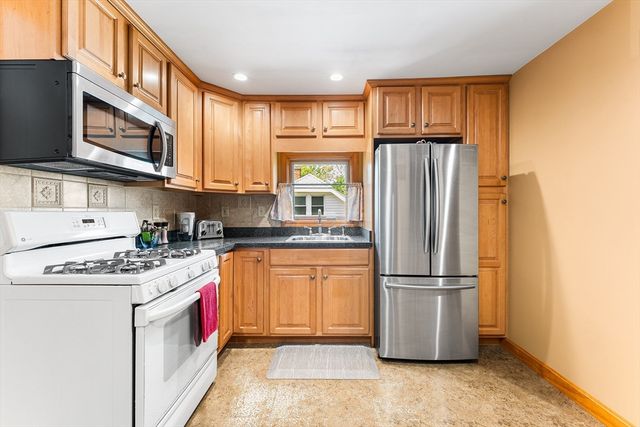28 Hillcrest Rd, Braintree, MA 02184