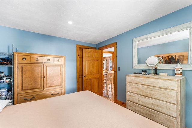 28 Hillcrest Rd, Braintree, MA 02184