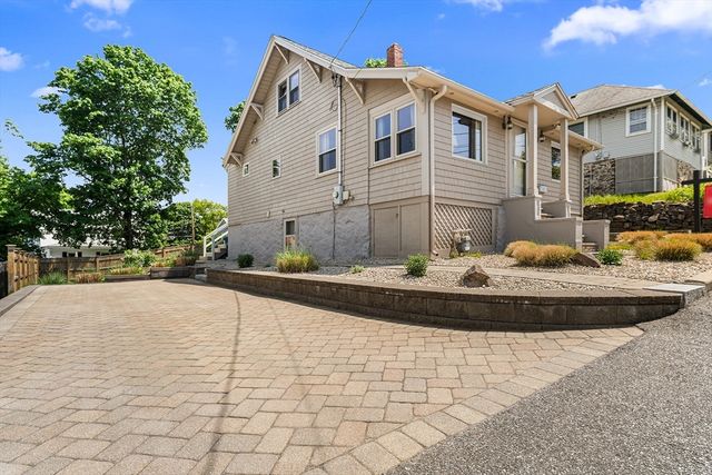 28 Hillcrest Rd, Braintree, MA 02184
