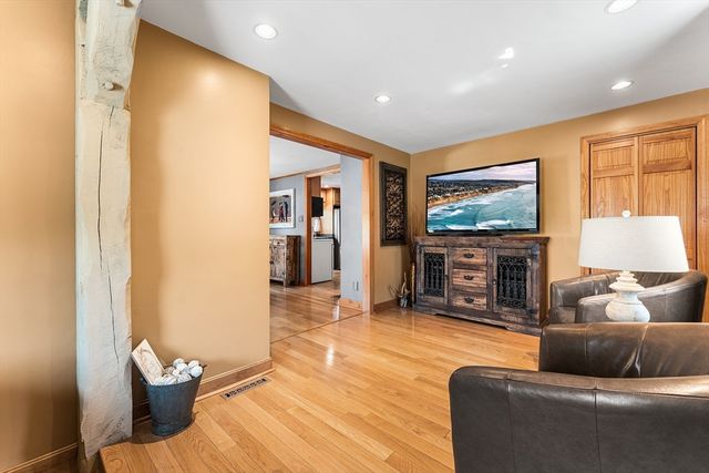 28 Hillcrest Rd, Braintree, MA 02184