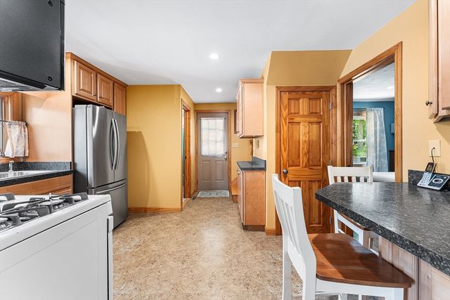 28 Hillcrest Rd, Braintree, MA 02184