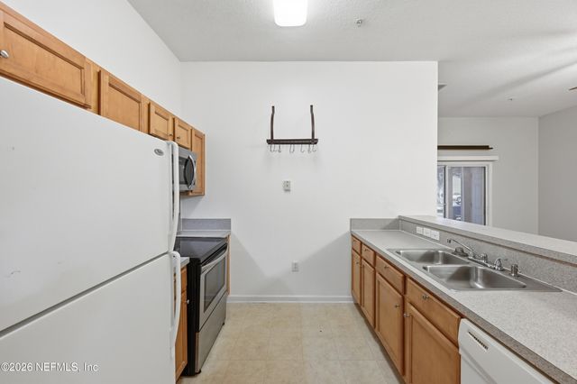 6087 MAGGIES Circle 103, Jacksonville, FL 32244