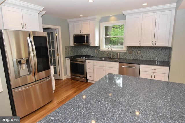 2901 MEADOW VIEW RD, Falls Church, VA 22042