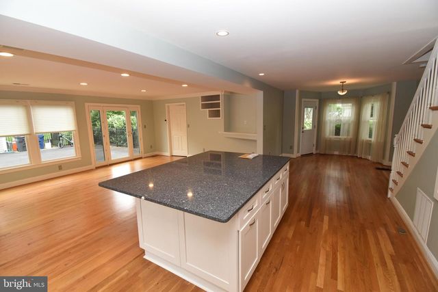 2901 MEADOW VIEW RD, Falls Church, VA 22042