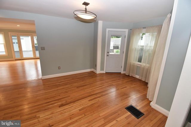 2901 MEADOW VIEW RD, Falls Church, VA 22042