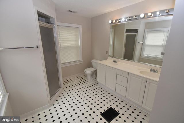 2901 MEADOW VIEW RD, Falls Church, VA 22042