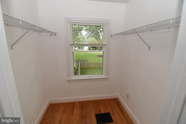 2901 MEADOW VIEW RD, Falls Church, VA 22042