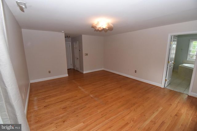 2901 MEADOW VIEW RD, Falls Church, VA 22042