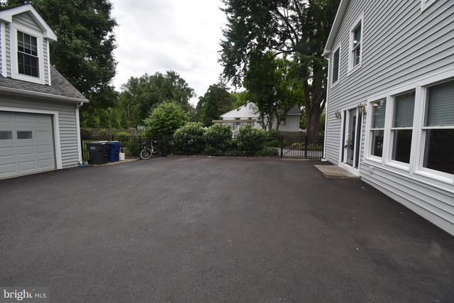 2901 MEADOW VIEW RD, Falls Church, VA 22042