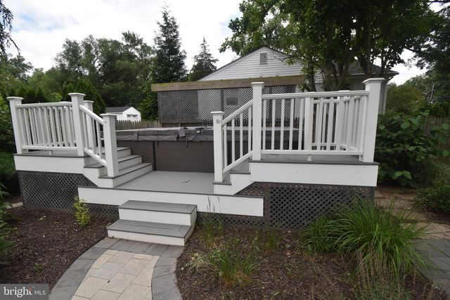 2901 MEADOW VIEW RD, Falls Church, VA 22042