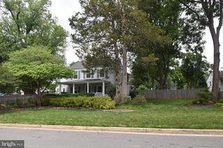 2901 MEADOW VIEW RD, Falls Church, VA 22042