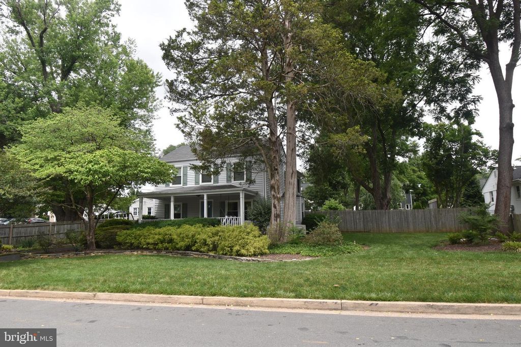 2901 MEADOW VIEW RD, Falls Church, VA 22042