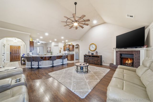 5972 E 136th Place N, Collinsville, OK 74021