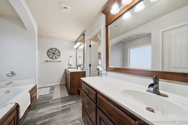 5972 E 136th Place N, Collinsville, OK 74021