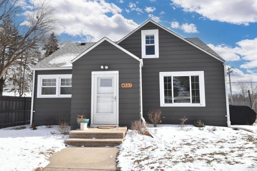 4537 33rd AVENUE, Kenosha, WI 53144