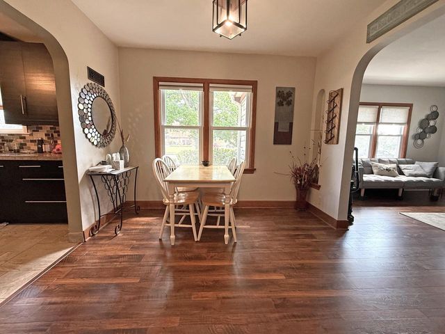 602 E College AVENUE, Waukesha, WI 53186