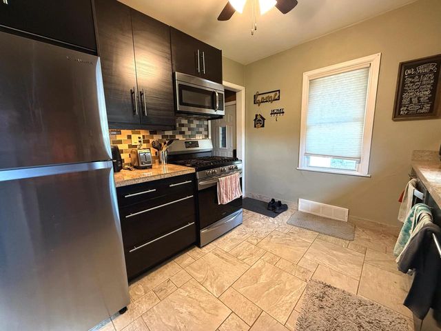 602 E College AVENUE, Waukesha, WI 53186
